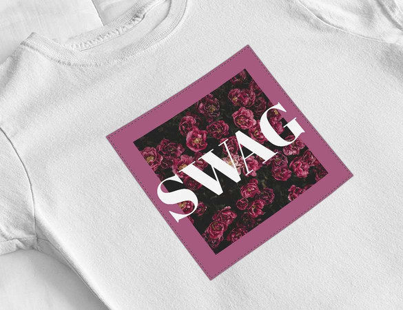 Bluzka damska z naszywką SWAG