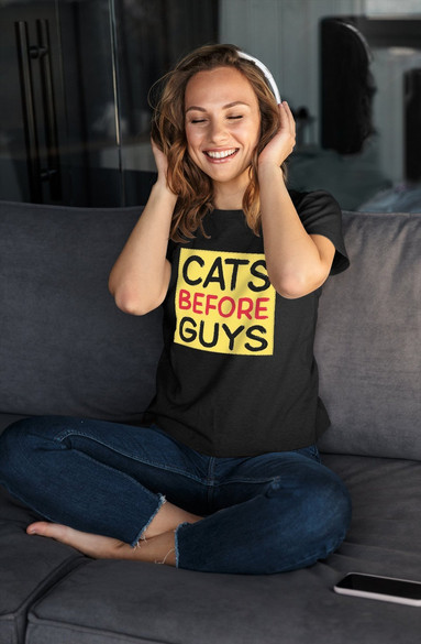 Bluzka damska z naszywką Cats before guys