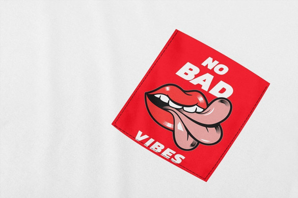 Koszulka z kieszonką NO BAD VIBES
