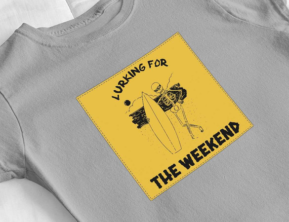 Bluzka damska z naszywką Lurking for the weekend