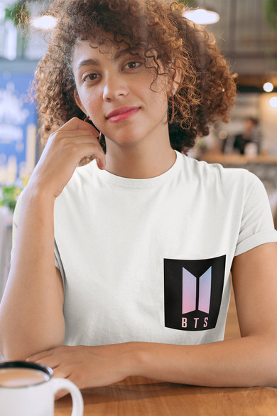 Koszulka z kieszonką BTS LOGO 