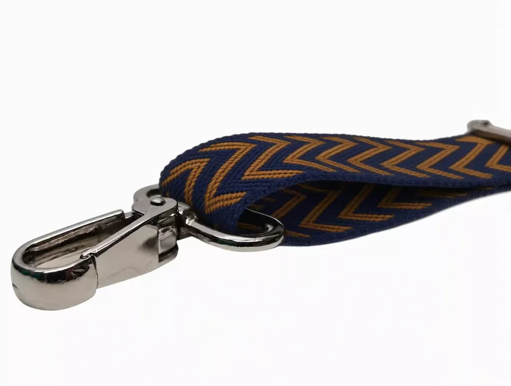 Srebrny metalowy karabińczyk paska do torby w jodełkę brązowo-granatowy 38 mm