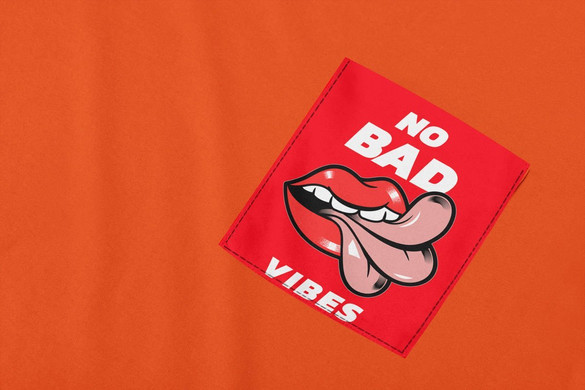 Koszulka z kieszonką NO BAD VIBES