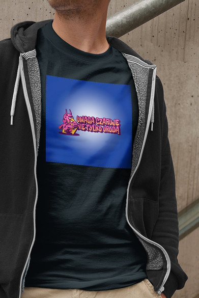 Koszulka z naszywką Uwaga czaruje...