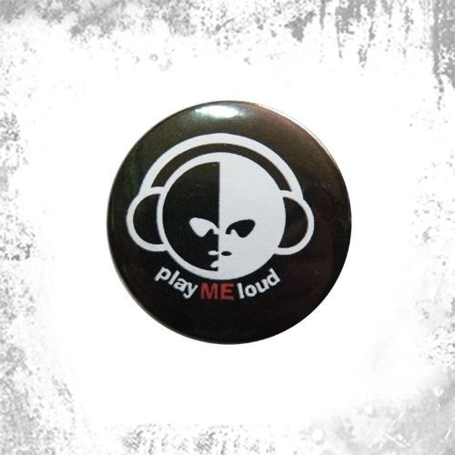 Przypinka PLAY ME LOUD