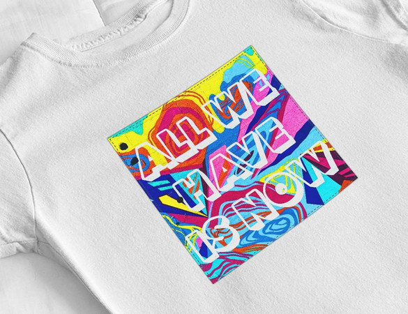 Bluzka damska z naszywką All we have is now