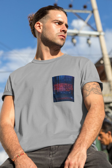 Koszulka z kieszonką STRANGER THINGS 03