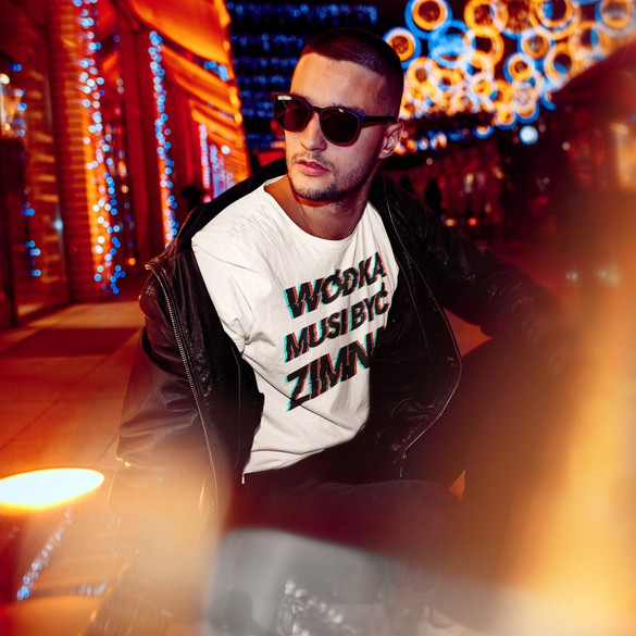 Koszulka Wódka MUSI być zimna + Twój napis