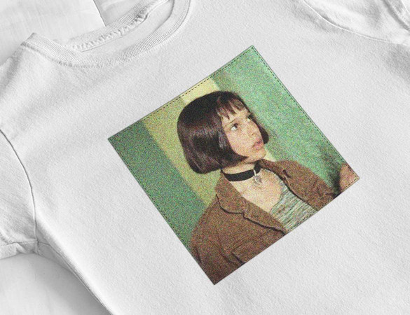 Bluzka damska z naszywką Mathilda 01