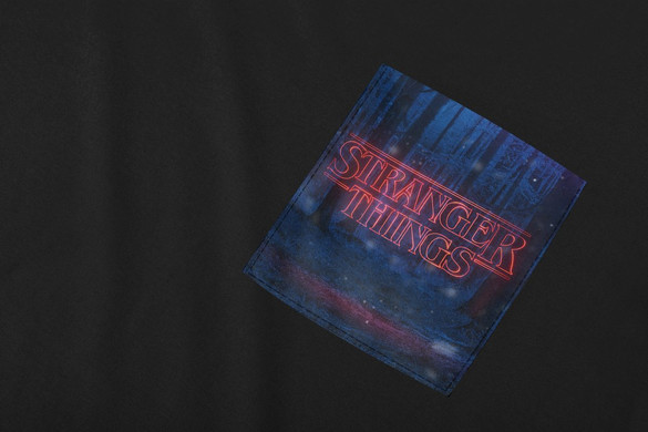 Koszulka z kieszonką STRANGER THINGS 03