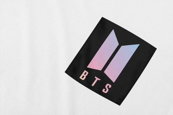 Koszulka z kieszonką BTS LOGO 