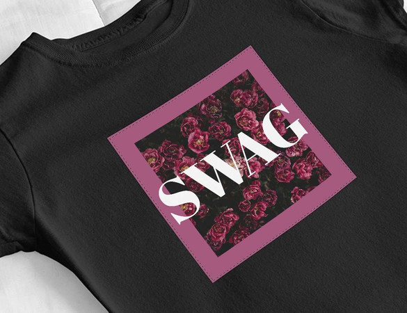 Bluzka damska z naszywką SWAG