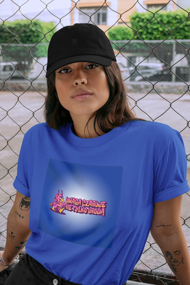 Koszulka z naszywką Uwaga czaruje...