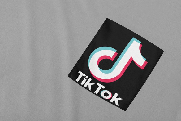 Koszulka z kieszonką TikTok