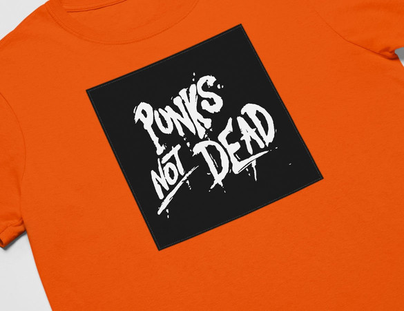 Koszulka z naszywką Punk's Not Dead