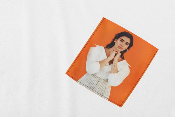 Koszulka z kieszonką DUA LIPA 02