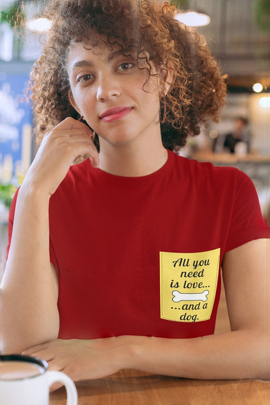 Koszulka z kieszonką ALL YOU NEED IS