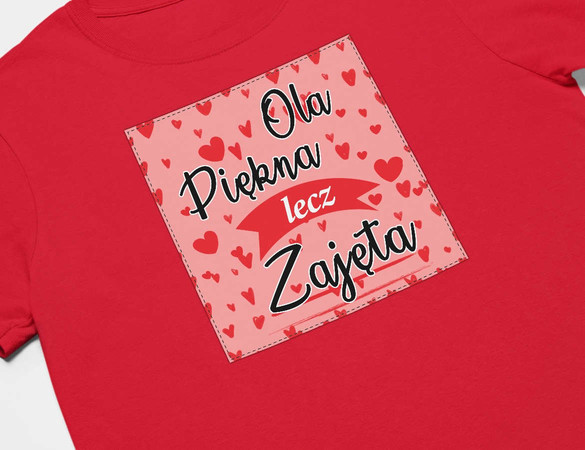 Koszulka z naszywką na Walentynki TWÓJ NAPIS