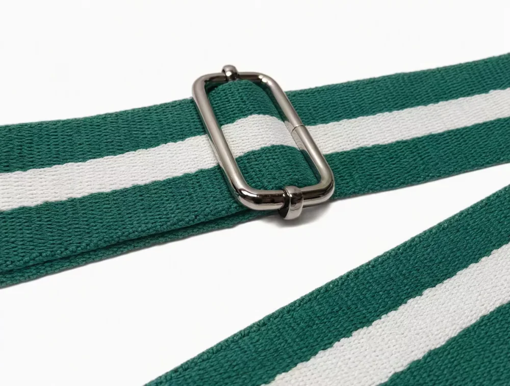 Metalowa przesuwka do regulacji długości paska do torby ciemnozielony z beżowym pasem, tłoczony 38 mm