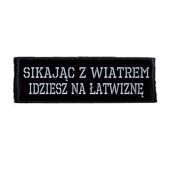 Naszywka SIKAJĄC Z WIATREM IDZIESZ NA ŁATWIZNĘ  