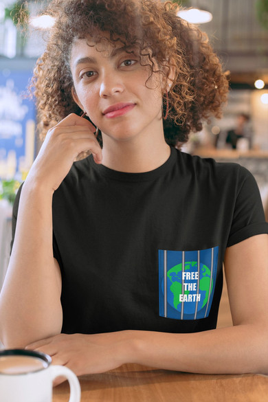 Koszulka z kieszonką FREE THE EARTH