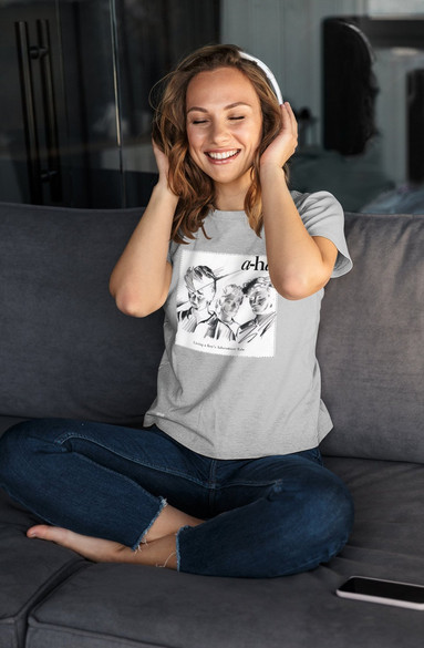 Bluzka damska z naszywką A-HA Living..