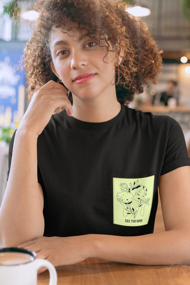Koszulka z kieszonką SEE THE GOOD 02