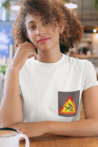 Koszulka z kieszonką UWAGA ZACHOWAJ ODSTĘP