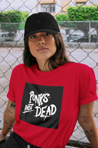 Koszulka z naszywką Punk's Not Dead
