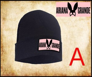 Czapka zimowa z naszywką ARIANA GRANDE