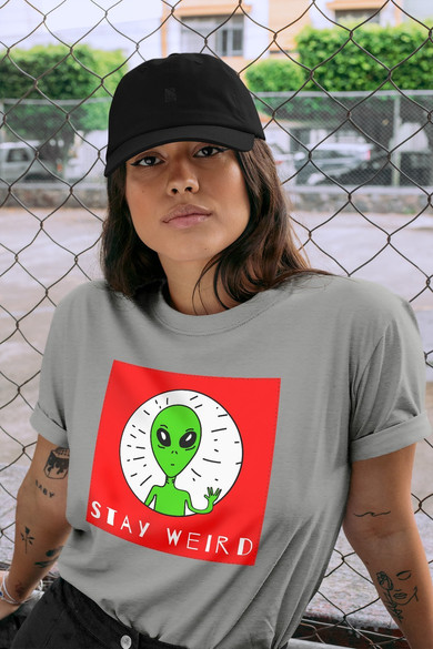 Koszulka z naszywką Stay weird