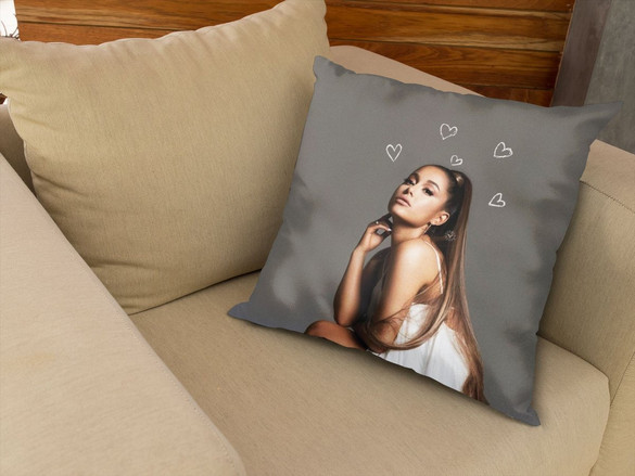 Poduszka ARIANA GRANDE 02