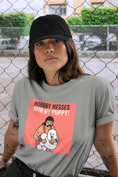 Koszulka z naszywką Nobody messes …