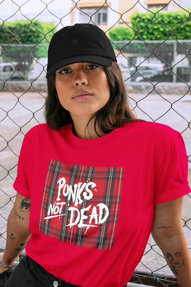 Koszulka z naszywką Punks Not Dead 01