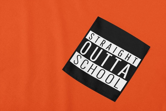 Koszulka z kieszonką STRAIGHT OUTTA SCHOOL