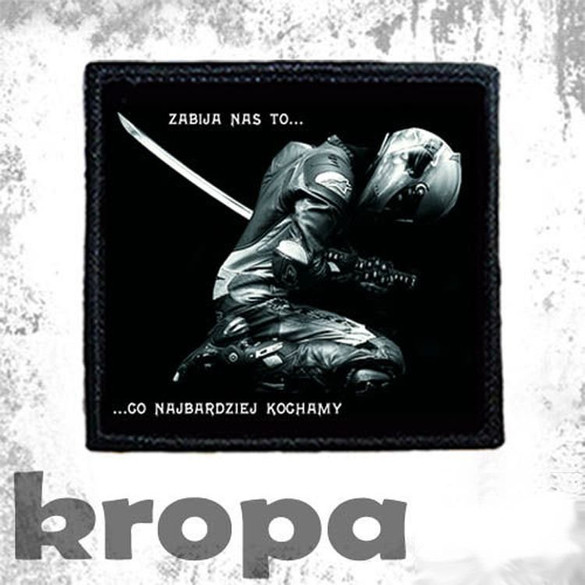 Naszywka ZABIJA NAS TO CO NAJBARDZIEJ KOCHAMY