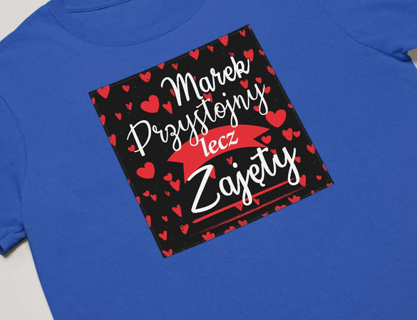 Koszulka z naszywką na Walentynki TWÓJ NAPIS