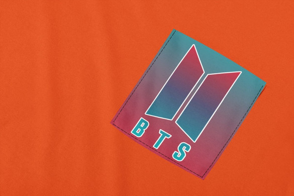 Koszulka z kieszonką BTS LOGO KOLOROWE 
