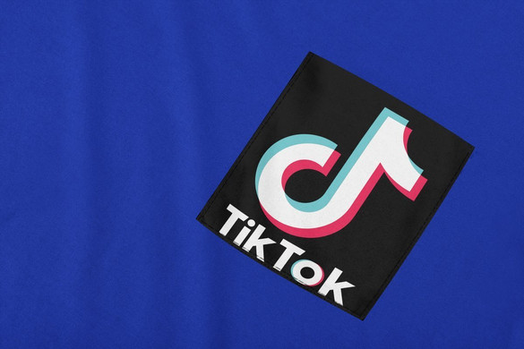 Koszulka z kieszonką TikTok
