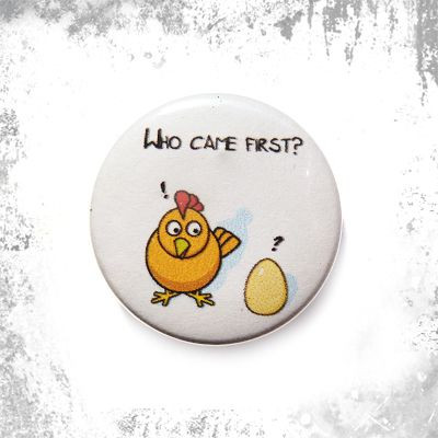 Przypinka WHO COME FIRST