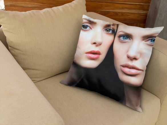 Poduszka Girl, Interrupted