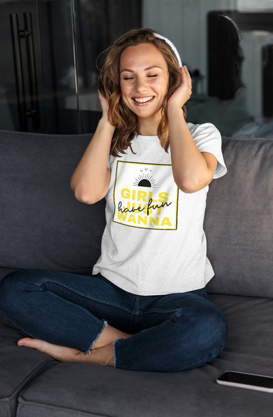 Bluzka damska z naszywką Girls just wanna …