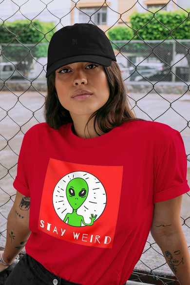 Koszulka z naszywką Stay weird