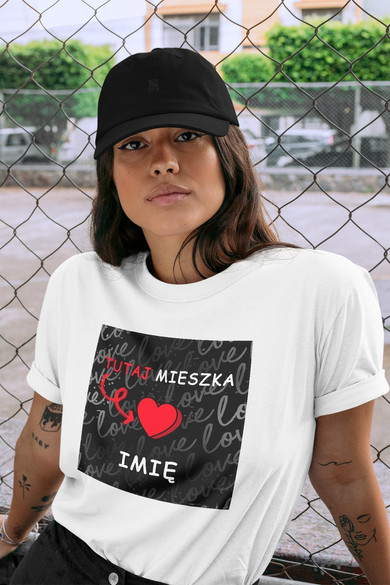 Koszulka z naszywką na Walentynki TWÓJ NAPIS
