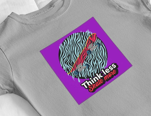 Bluzka damska z naszywką Think less,scate more