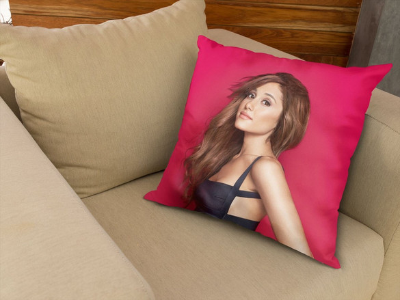 Poduszka ARIANA GRANDE 05