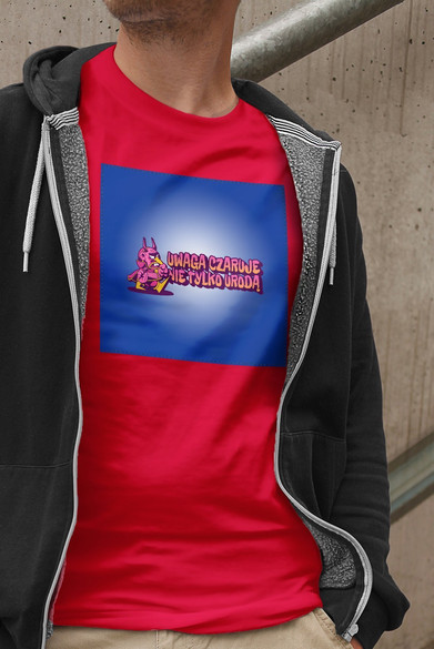 Koszulka z naszywką Uwaga czaruje...