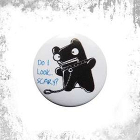 Przypinka  DO I LOOK SCARY ?