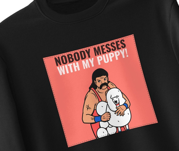 Bluza z naszywką Nobody messes …