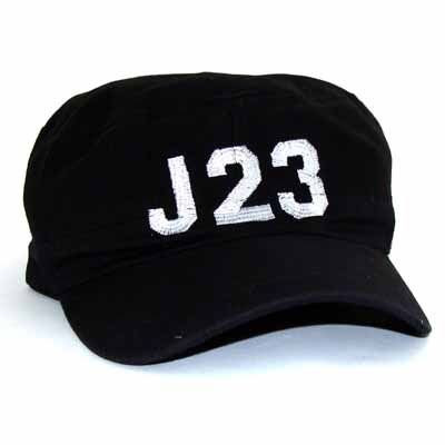 Czapka J23 01 (białe logo)